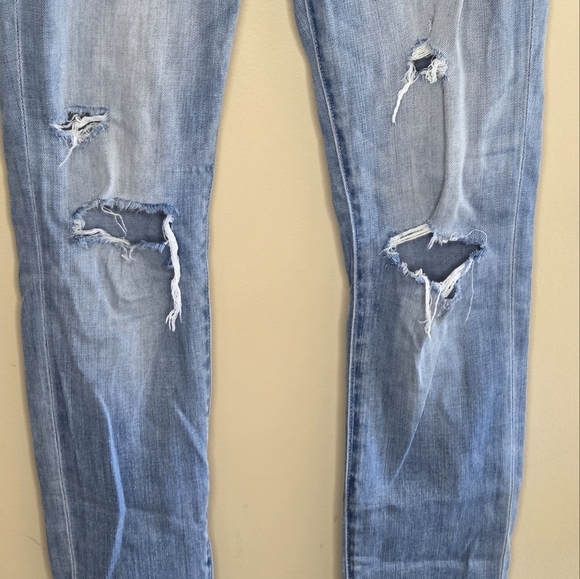 Abercrombie & Fitch | Light Wash Distressed Skinny Jeans Low Rise Size 0R or 25 - Picture 5 of 6